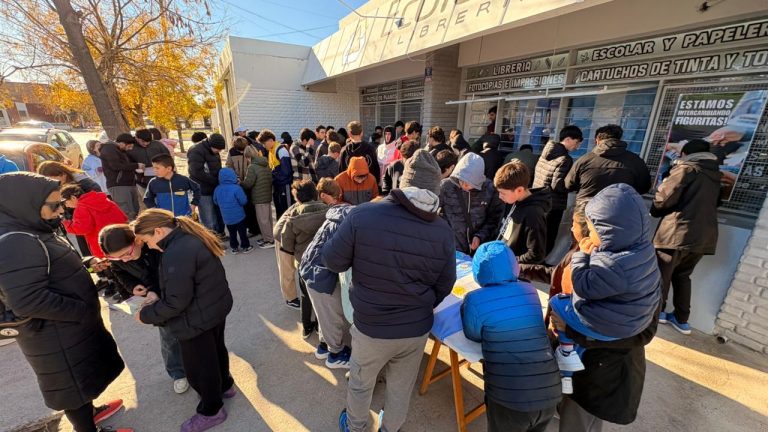 Intercambio de figuritas del Mundial en Trelew