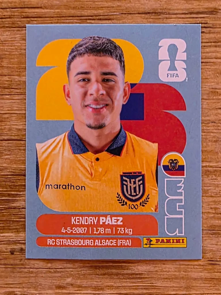 Kendry Páez en las Figuritas Mundial con el escudo equivocado